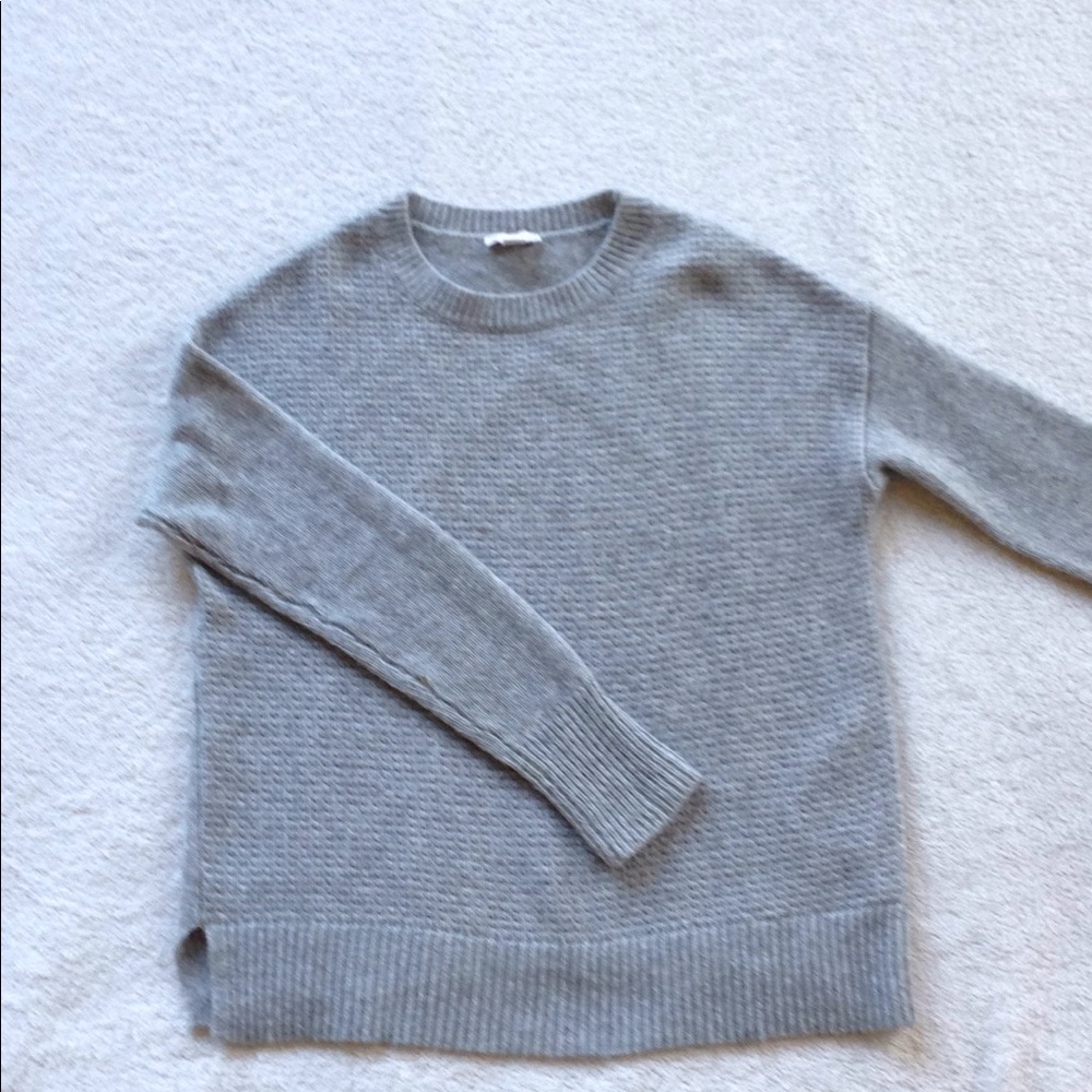 Woman's gap gray sweater